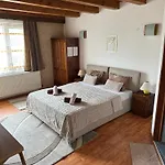 Niki House