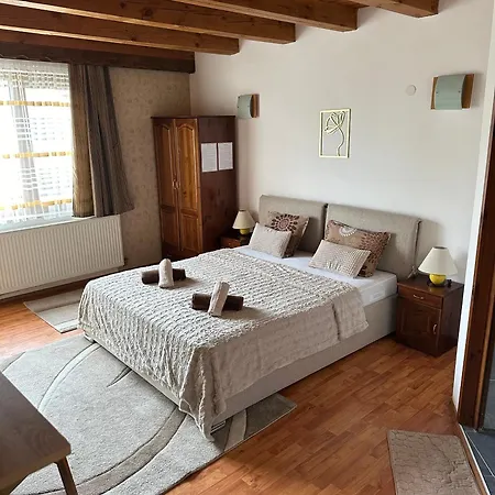 Niki House