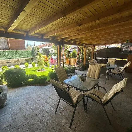 Къща за гости Niki House